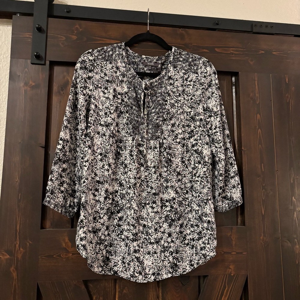 ❗️FINAL❗️NYDJ Abstract Print Blouse XS 3/4 Sleeve Tie Neck